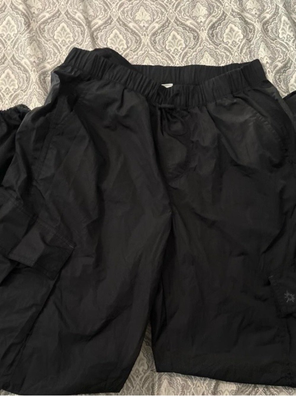 Brand new OFFLINE by Aerie parachute cargo pants in black,